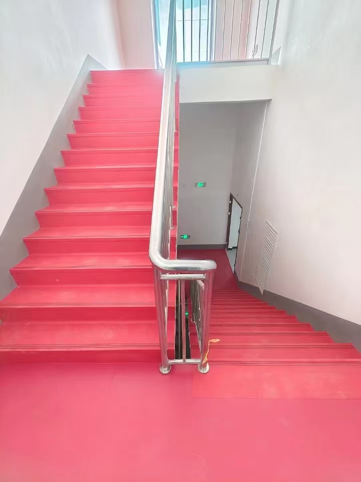 九瑞PVC楼梯踏步.jpg