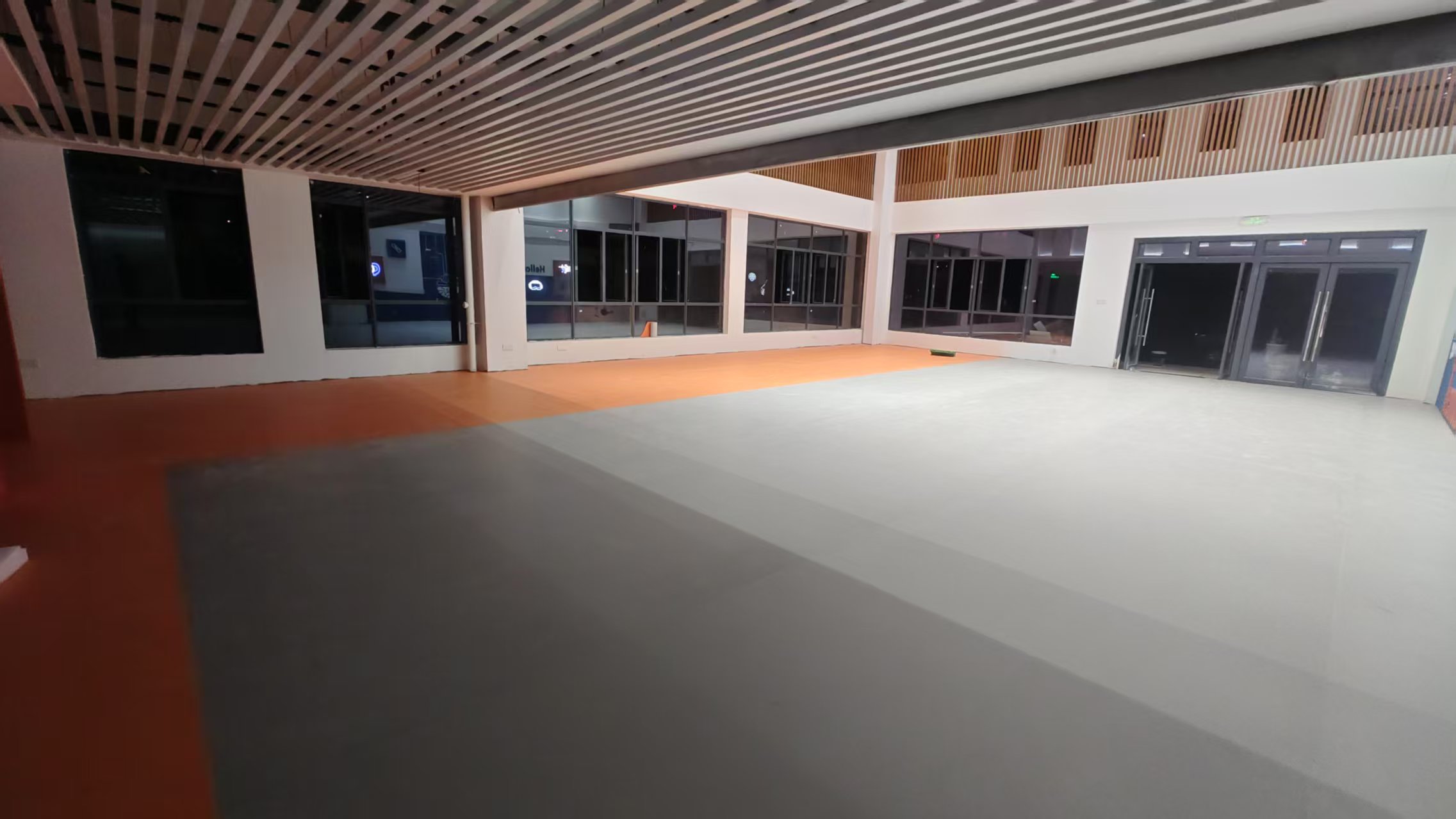 学校地胶.jpg
