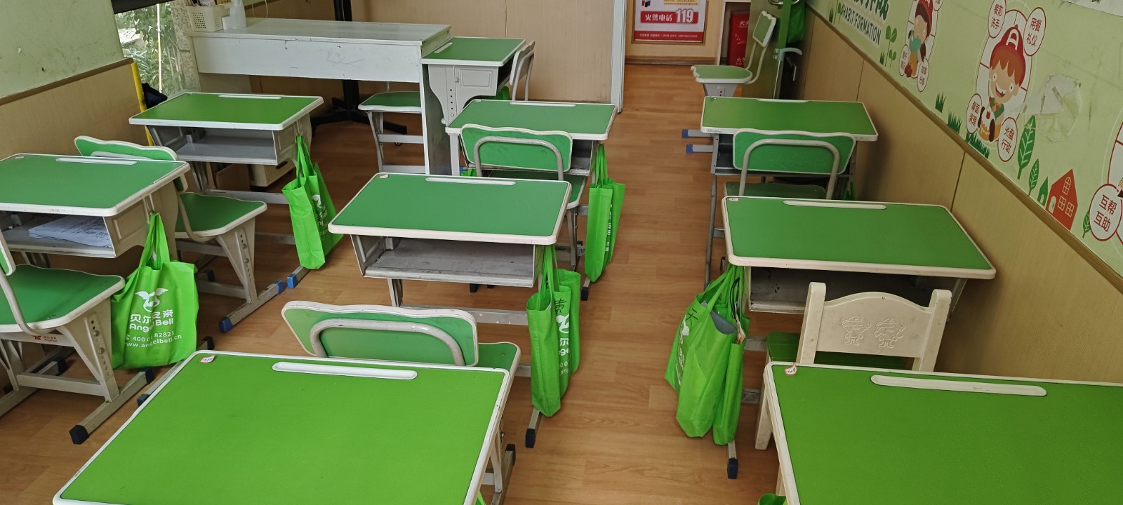 培训室PVC地胶铺装效果.jpg