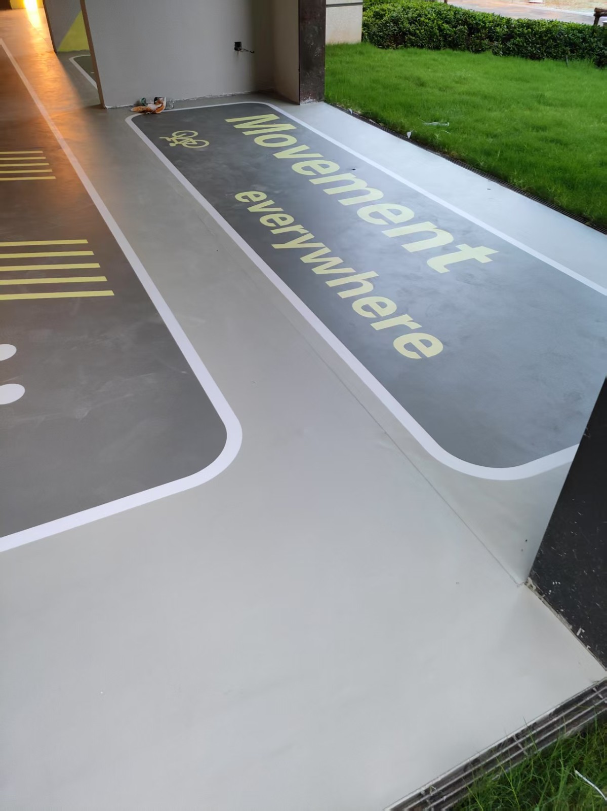 架空层定制PVC塑胶地板jpg