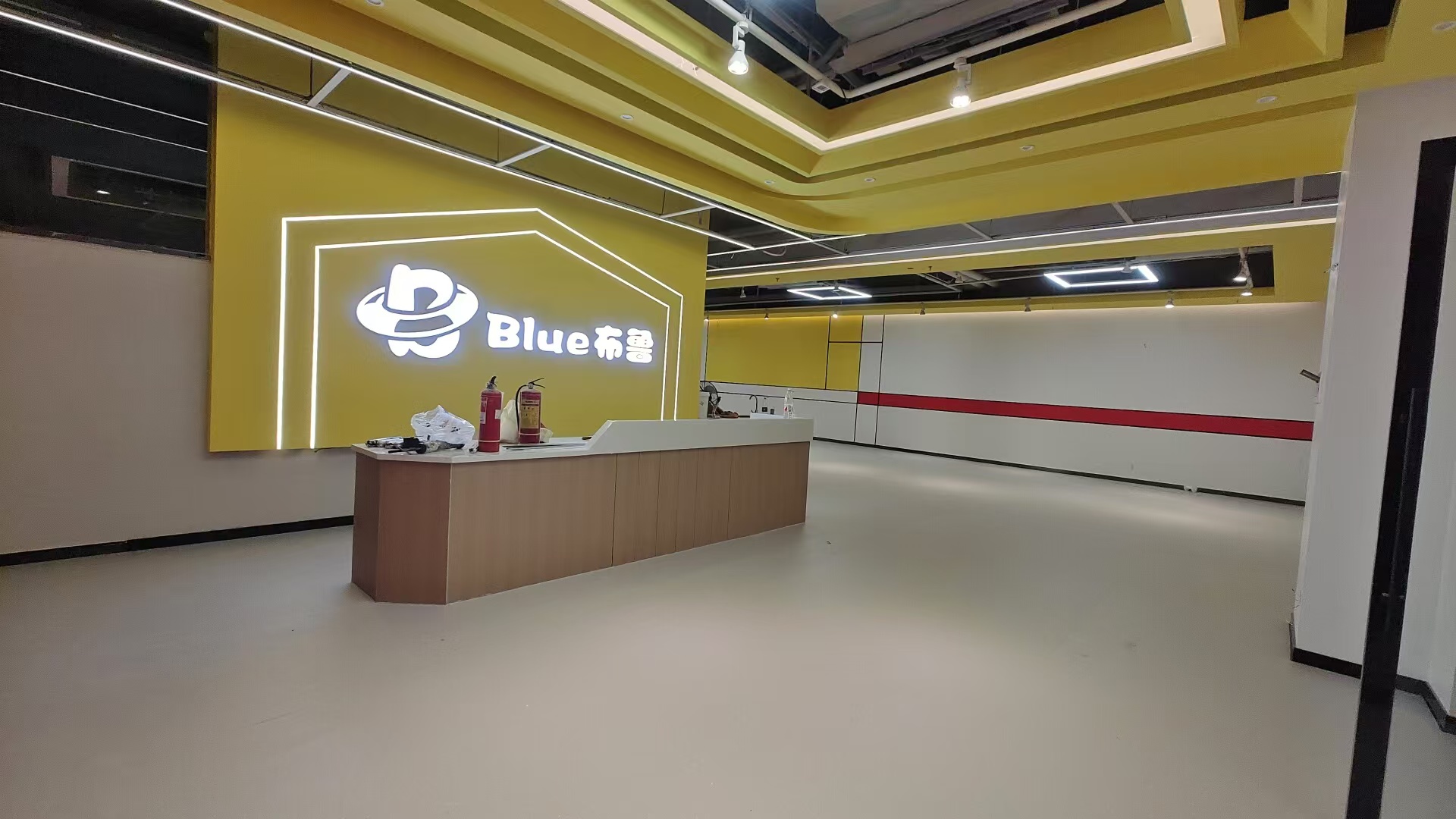 长沙某商场布鲁游泳馆同质透心PVC塑胶地板工程案例展示封面