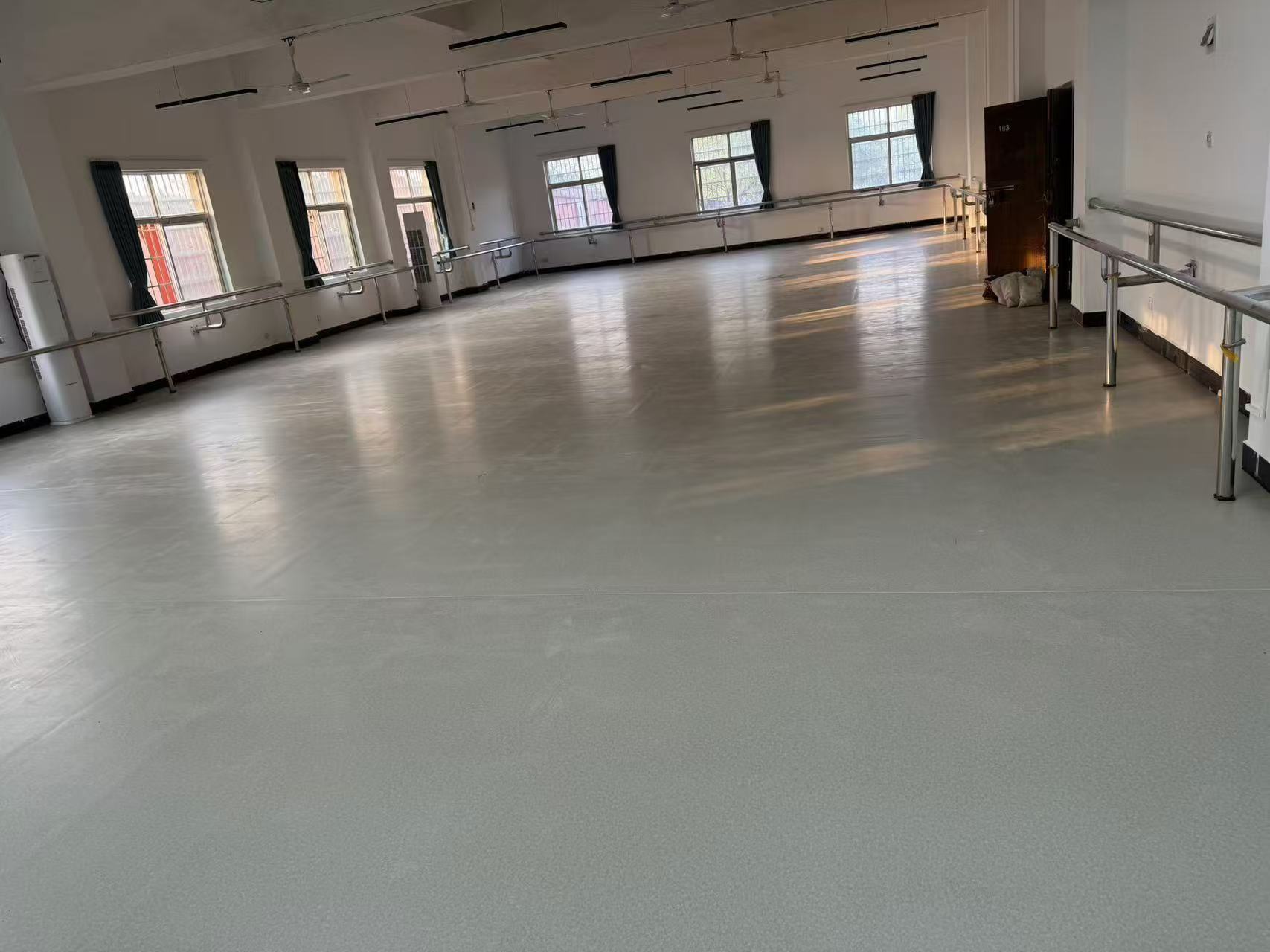 湖南都市职业学院行知楼PVC塑胶地板工程案例展示封面