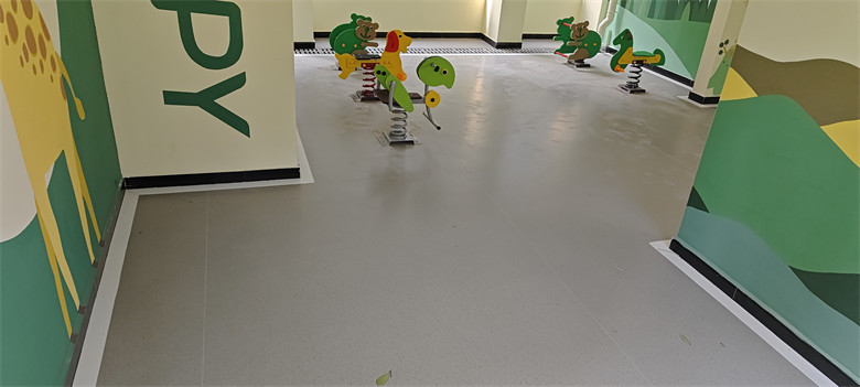 望城区麓谷公园小区架空层PVC塑胶地板工程案例展示封面