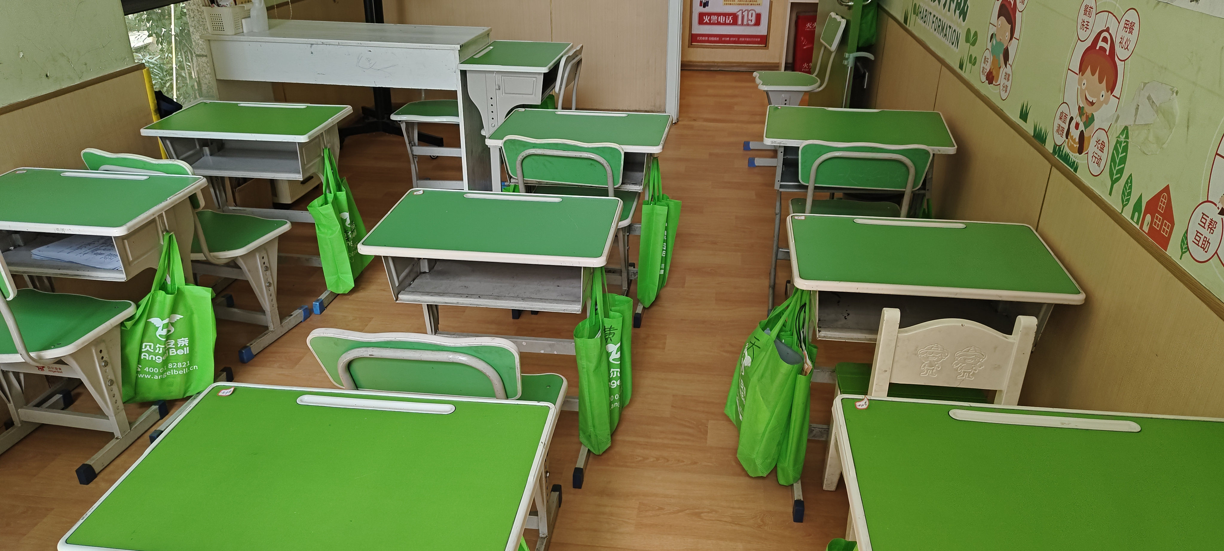 培训室PVC塑胶地板工程案例展示封面