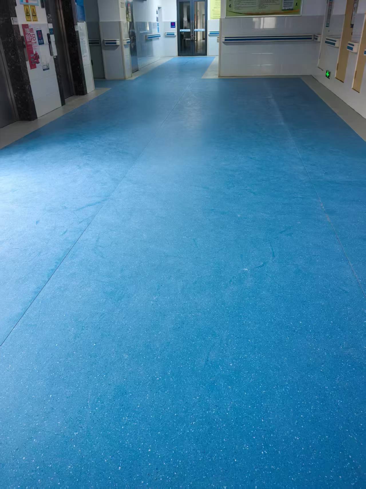 PVC地板选购指南：同质透心与多层复合型地板该如何选？